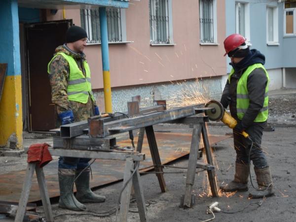 Новина Кропивницький: Будівельники продовжують укріплювати підвал у будинку, в якому стався вибух (ФОТО) Ранкове місто. Кропивницький