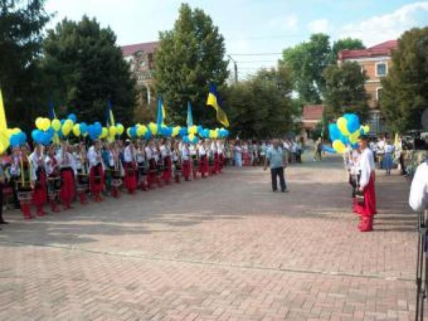 Новина День Флага в Кропивницком -три обморока и одно наложение швов. Ранкове місто. Кропивницький