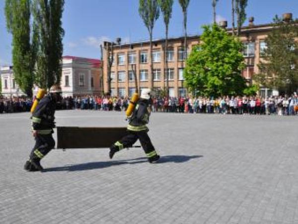 Новина В школах Кіровограда продовжуються заходи безпеки Ранкове місто. Кропивницький