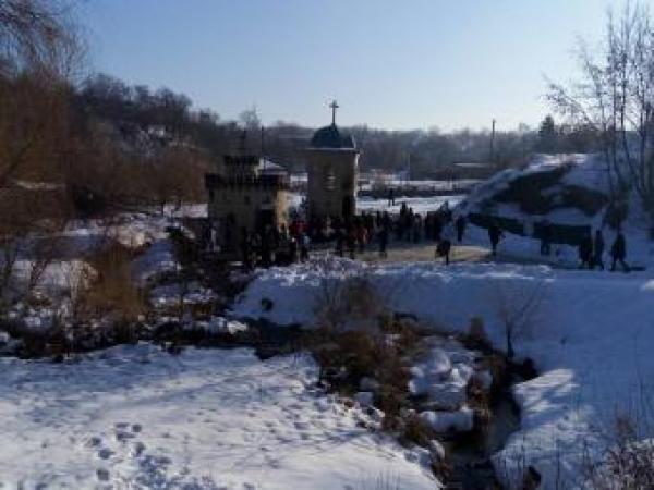 Новина З самого ранку віруючі кропивничани занурюються в ополонки (доповнено) Ранкове місто. Кропивницький