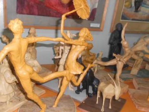 Новина В галереї «Єлисаветград» відкривається виставка скульптури Ранкове місто. Кропивницький