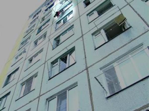 Новина После падения с балкона четвертого этажа ребенок остался жив Ранкове місто. Кропивницький