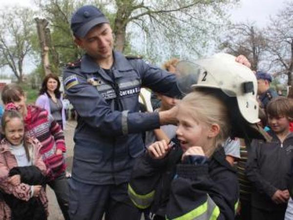 Новина В Кіровограді по школах розійшлися рятувальники Ранкове місто. Кропивницький