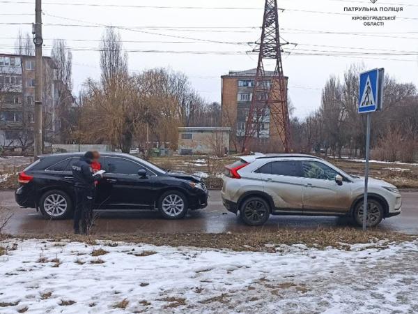 Новина У Кропивницькому водійка Toyota Venza спричинила аварію (ФОТО) Ранкове місто. Кропивницький