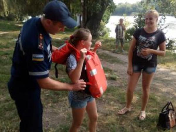 Новина Про безпеку на воді розповідали рятувальники підліткам Ранкове місто. Кропивницький