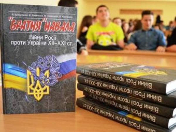 Новина Вантажна пошта відмовилася переправляти книги історика з Кіровоградщини на Донбас Ранкове місто. Кропивницький