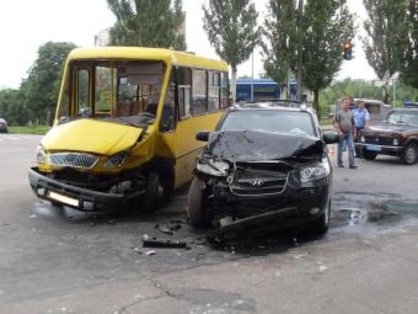 Новина В ДТП пострадал водитель маршрутки Ранкове місто. Кропивницький