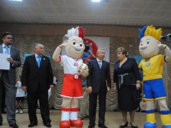 Новина В Донецке прошел открытый урок, посвященный Чемпионату Евро-2012 Ранкове місто. Кропивницький