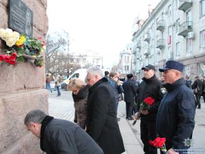 Новина Поліцейські вшанували пам’ять Героїв Небесної сотні Ранкове місто. Кропивницький