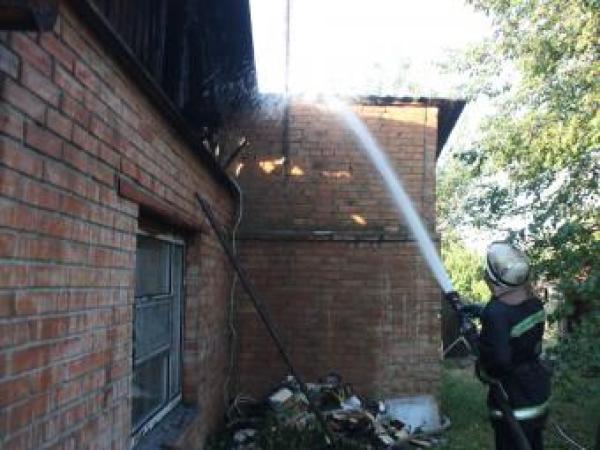 Новина У Кропивницькому рятувальники загасили пожежу у житловому будинку Ранкове місто. Кропивницький