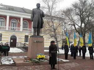 Новина До вшанування пам'яті Великого Кобзаря в обласному центрі долучилися близько двохсот кропивничан Ранкове місто. Кропивницький