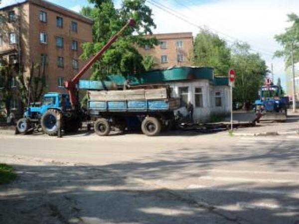 Новина Сгоревший киоск на перекрёстке улиц Беляева и Королёва наконец-то демонтирован. Ранкове місто. Кропивницький