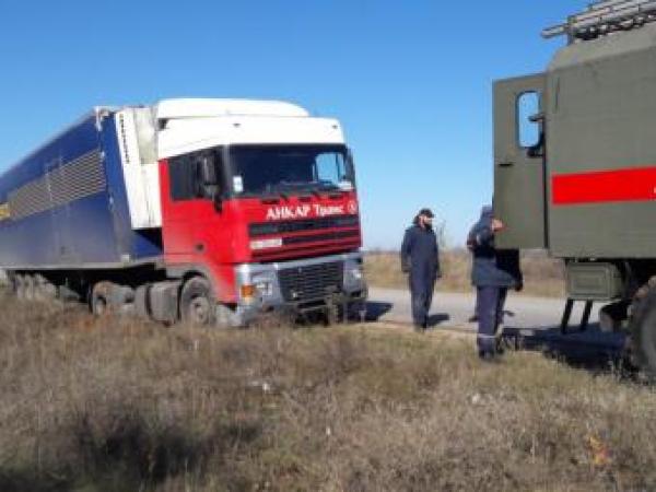 Новина У Бобринецькому районі рятувальники відбуксирували вантажівку з узбіччя Ранкове місто. Кропивницький