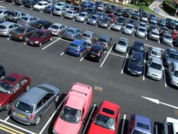 Новина Горсовет определил размер сбора за места для парковки транспорта Ранкове місто. Кропивницький