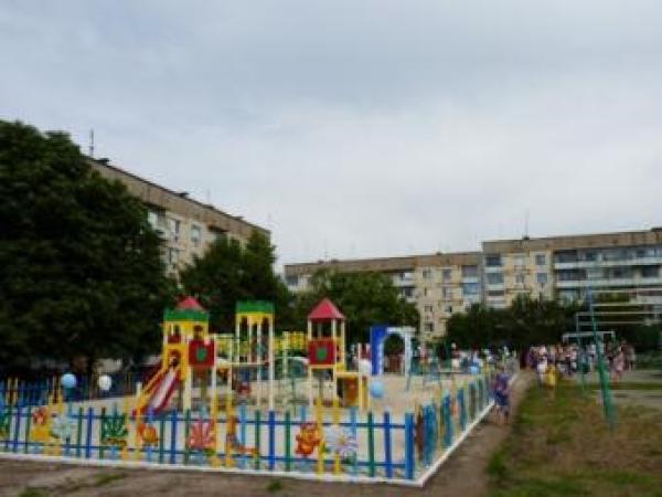 Новина Малыши Петровского района получили игровую площадку Ранкове місто. Кропивницький