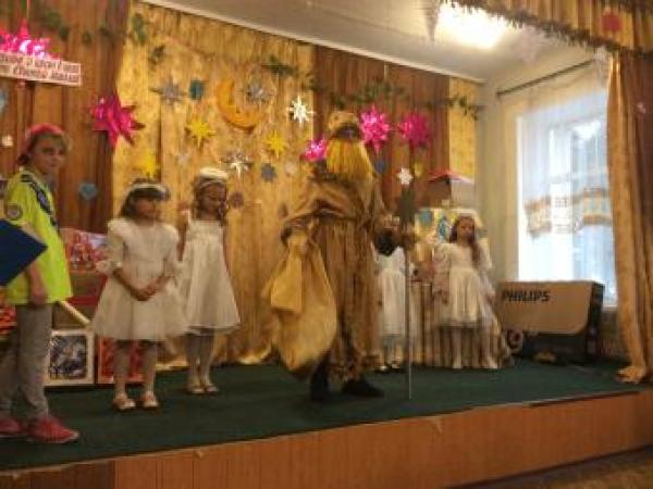 Новина Прокурори Кіровоградщини передали подарунки діткам на схід країни Ранкове місто. Кропивницький