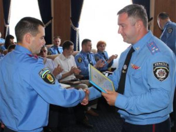 Новина Шеф поліції Кіровоградщини вручив нагороди слідчим Ранкове місто. Кропивницький