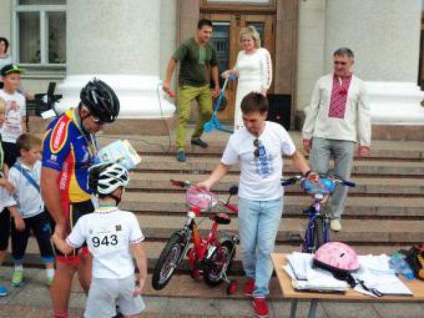 Новина Семейный веломарафон:дети-победители получили подарки от городской власти Ранкове місто. Кропивницький