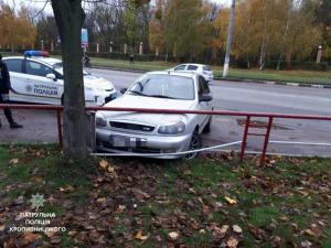 Новина У центрі Кропивницького п’яний водій врізався в огорожу (ФОТО) Ранкове місто. Кропивницький