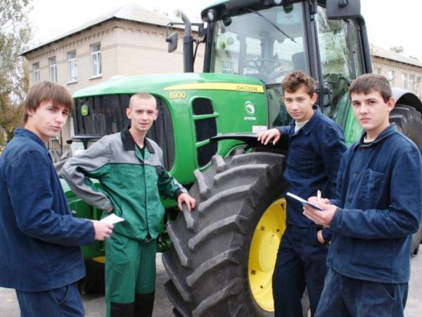 Новина Більше ста мешканців Кіровоградщини стали цьогоріч трактористами Ранкове місто. Кропивницький