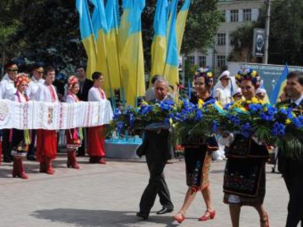 Новина В Донецке презентовали уникальный рушник длиной 8,5 метров Ранкове місто. Кропивницький