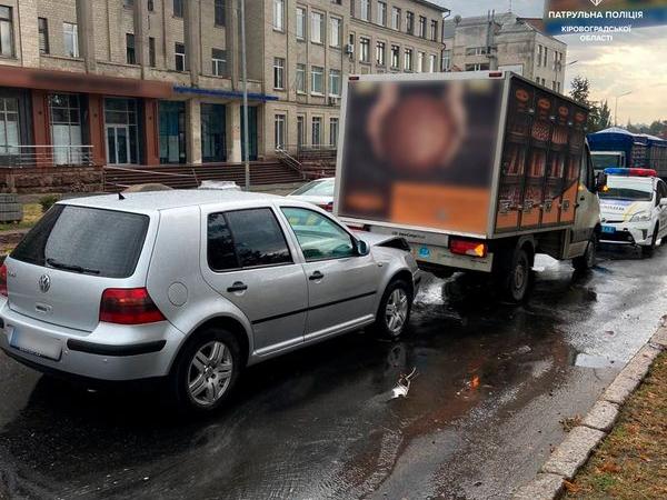 Новина Недотримання безпечної дистанції призвело до чергової ДТП Ранкове місто. Кропивницький