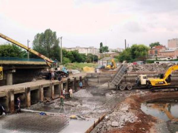 Новина Дамба на Михайлівській поступово набуває завершеного вигляду Ранкове місто. Кропивницький