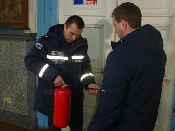 Новина Кропивницькі рятувальники перевіряють храми на пожежну безпеку Ранкове місто. Кропивницький