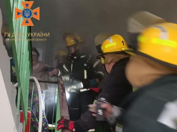 Новина Олександрійські рятувальники витягли з полум'я 52-річну жінку Ранкове місто. Кропивницький