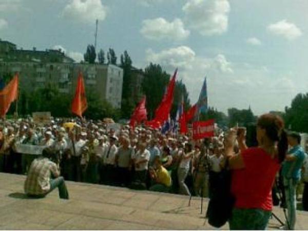 Новина Под стенами Донецкой ОГА собрались горожане, которые боятся лишиться льгот Ранкове місто. Кропивницький