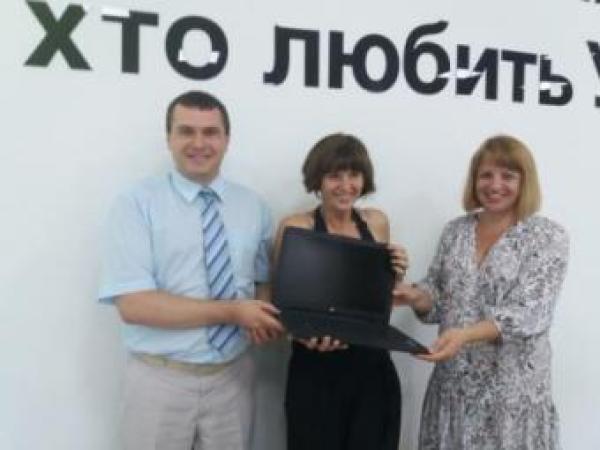 Новина Жителька Долинська виграла ноутбук від ПриватБанку Ранкове місто. Кропивницький