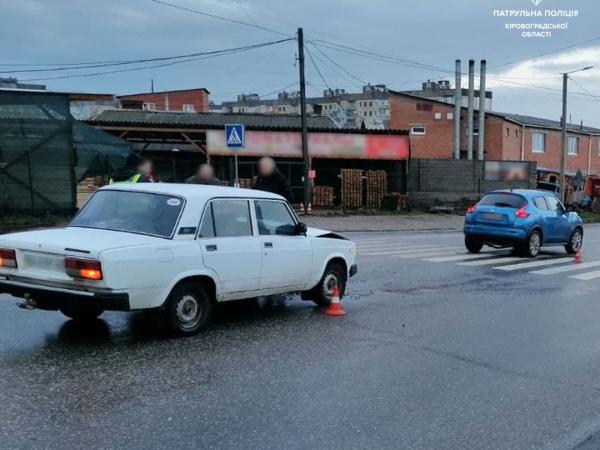 Новина У Кропивницькому на Новоолексіївці «сімка» наздогнала іномарку (ФОТО) Ранкове місто. Кропивницький