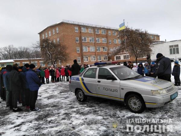 Новина Кіровоградщина: Поліцейські спілкувалися зі школярами Пантаївки Ранкове місто. Кропивницький