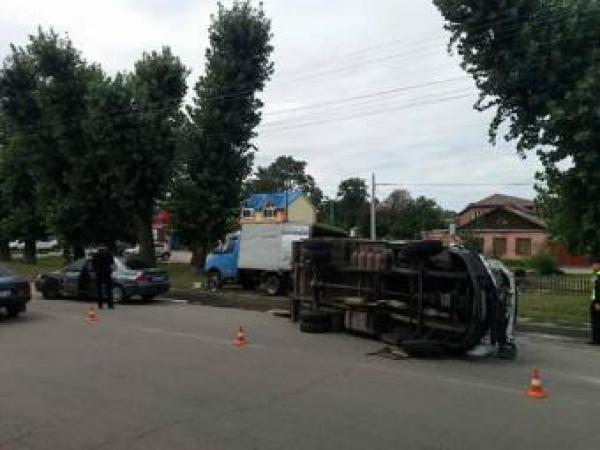 Новина Стали відомі подробиці ДТП на Масляніківці, внаслідок якої перекинулася машина Ранкове місто. Кропивницький