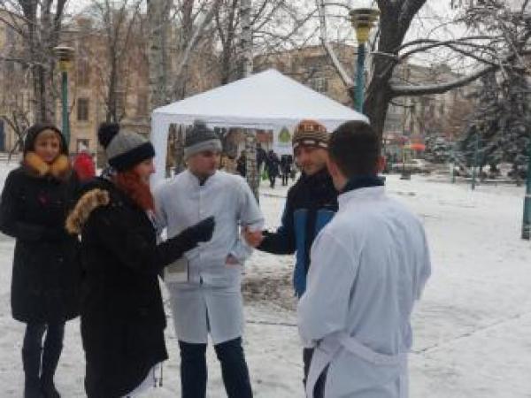 Новина У Кропивницькому студенти медуніверситету провели акцію до Всесвітнього дня боротьби зі СНІДом Ранкове місто. Кропивницький