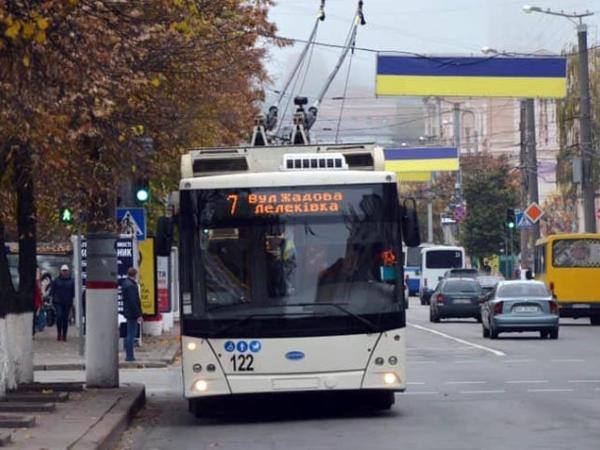 Новина Кропивницький: Тролейбус № 9 рухається до Швейної фабрики Ранкове місто. Кропивницький