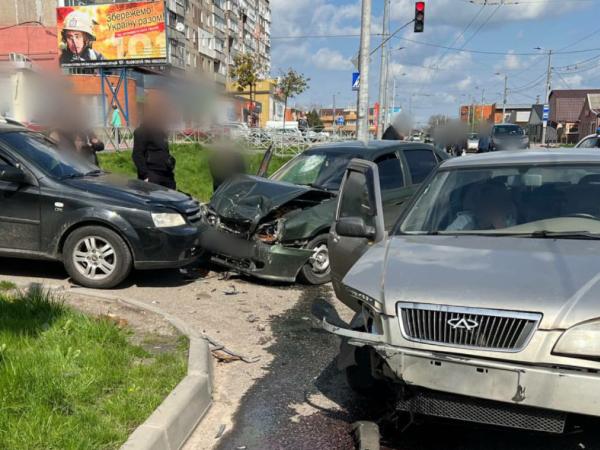 Новина На Полтавській у Кропивницькому сталася потрійна ДТП Ранкове місто. Кропивницький