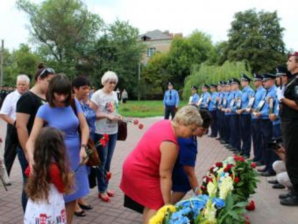 Новина В Кропивницькому вшанували пам’ять загиблих міліціонерів (ФОТО) Ранкове місто. Кропивницький