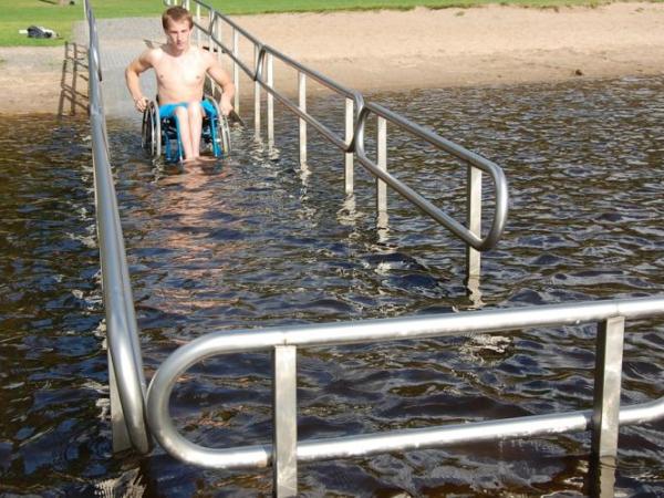 Новина На пляжах з’являться пандуси та зони купання для маломобільного населення Ранкове місто. Кропивницький