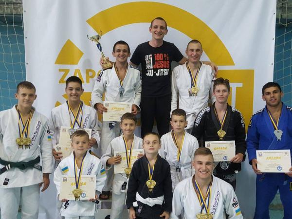 Новина Кропивничани перемогли на відкритому чемпіонаті Запоріжжя з джиу-джитсу Ранкове місто. Кропивницький