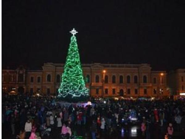 Новина На наступні новорічні свята у Кропивницькому буде встановлена нова ялинка Ранкове місто. Кропивницький