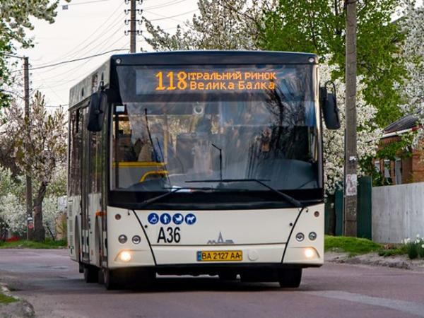 Новина Цими вихідними автобуси, що курсують до кладовищ, працюватимуть за графіком буднів Ранкове місто. Кропивницький