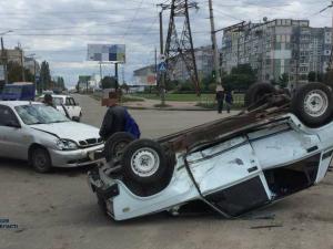 Новина На вулиці Юрія Коваленка трапилася ДТП з перекиданням авто (ФОТО) Ранкове місто. Кропивницький