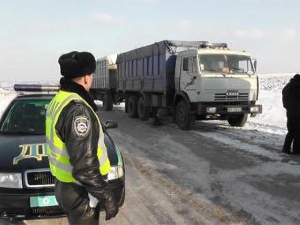 Новина На Кировоградщине работники ГАИ помогали водителям выбраться из снежного плена Ранкове місто. Кропивницький