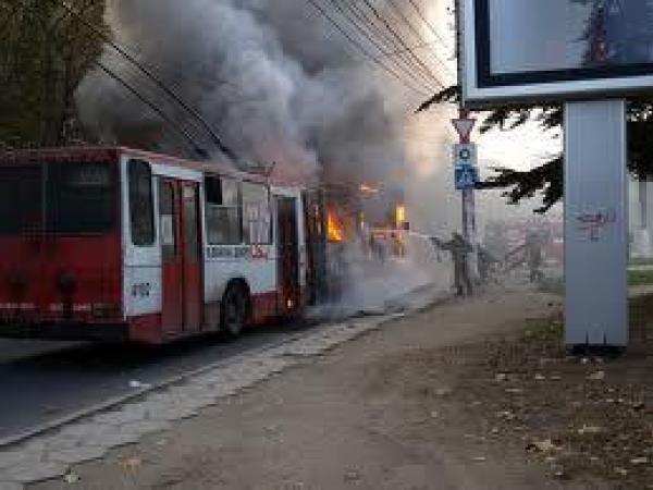 Новина Пожар в симферопольском троллейбусе Ранкове місто. Кропивницький