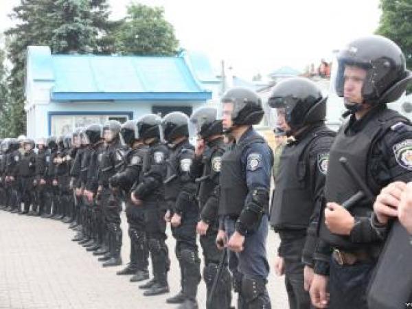 Новина Донецкие милиционеры приготовились принять болельщиков Ранкове місто. Кропивницький