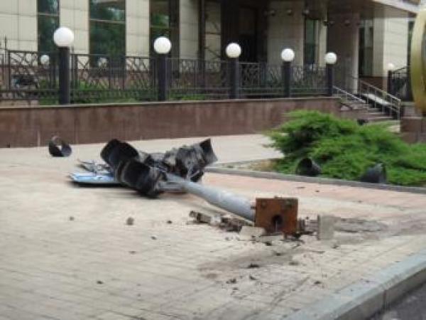 Новина Студент-иностранец на автомобиле друга сбил светофор в центре Донецка Ранкове місто. Кропивницький