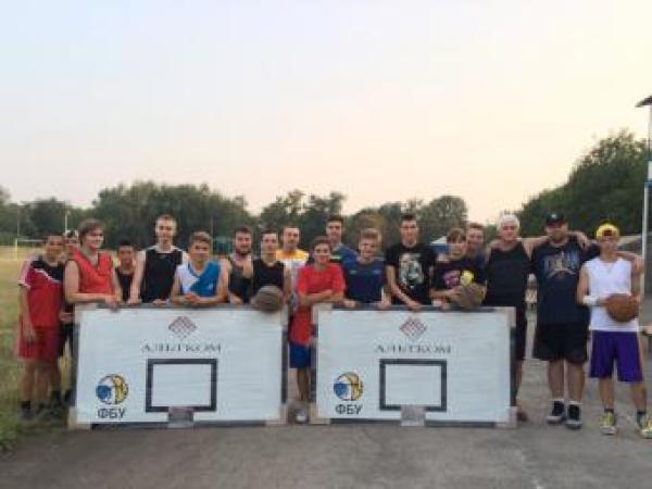 Новина У Бобринці розпочато створення сучасного баскетбольного майданчика Ранкове місто. Кропивницький