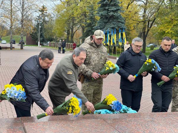 Новина Кіровоградщина: Керівництво області вшановує пам’ять визволителів України під час Другої світової Ранкове місто. Кропивницький