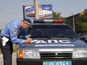 Новина Инспекторы ГАИ патрулируют дороги на автомобилях со световыми сигналами Ранкове місто. Кропивницький
